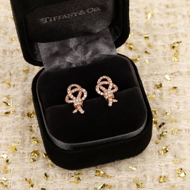211355 We offer diamond-encrusted key stud earrings, customizable with real gold