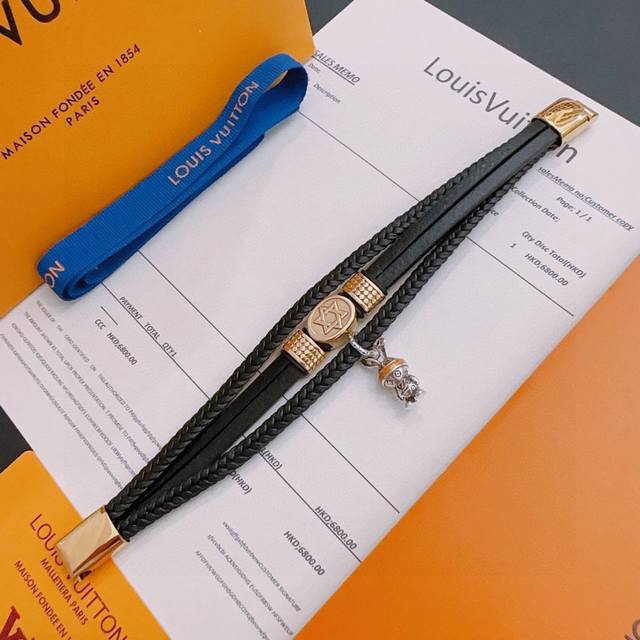Louis Vuitton LV leather bracelet, original, new, counter-made, retro, fashionab
