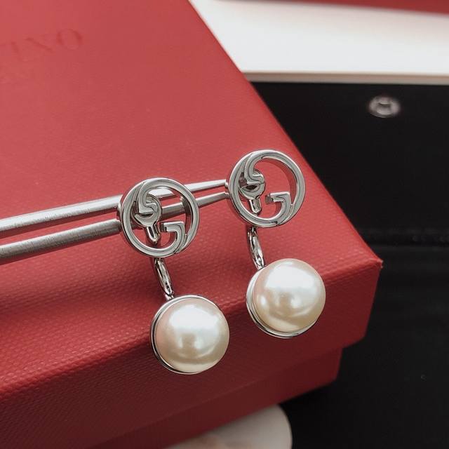 No. Ged0255 Gucc*Latest Silver Pearl Earrings Consistent with Zp Brass Material