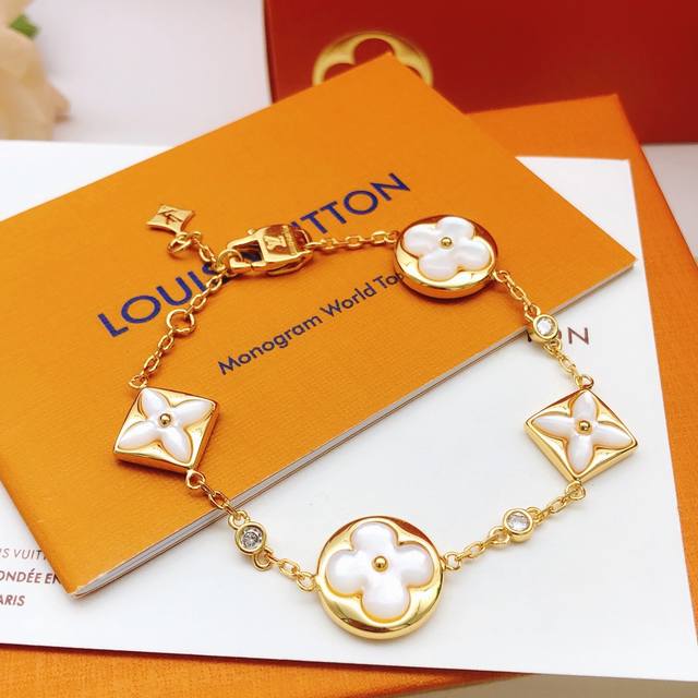 No. Lsl0027 Lv*Latest White Mother of Pearl Old Flower Bracelet Consistent Zp Br