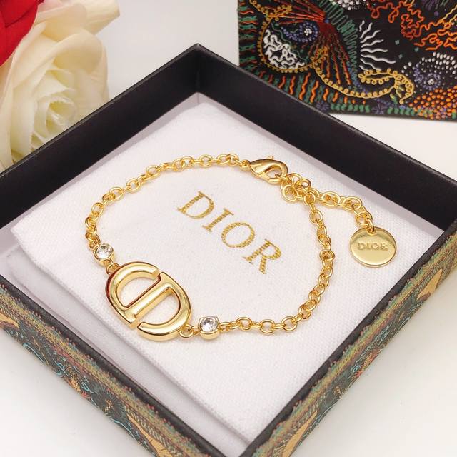 No. Dsl0134 Dio* latest pig nose bracelet consistent Zp brass material