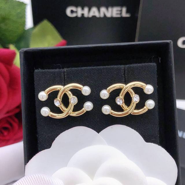 No. Xed0178 Glossy double C earrings, new autumn and winter rice bead earrings,