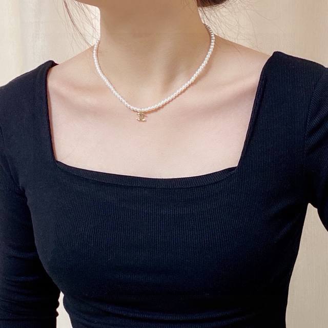 Xiaohongshu recommends Chanel's latest double C pearl necklace. It is very indiv