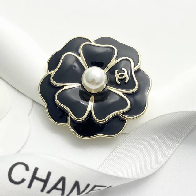 Today's new model code A789 0257820 Chanel brooch hot sale new Chanel 25 black c