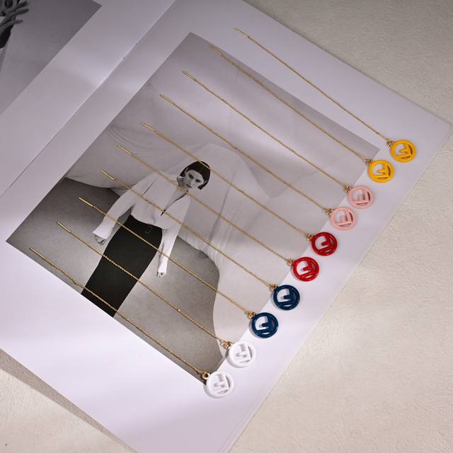 Fendi Logo earrings high-end custom hot style new simple and generous gorgeous d
