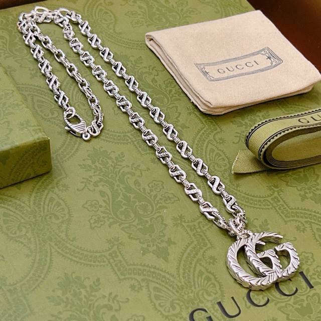 A Gucci necklace that's a must-have for influencers, especially those who don't