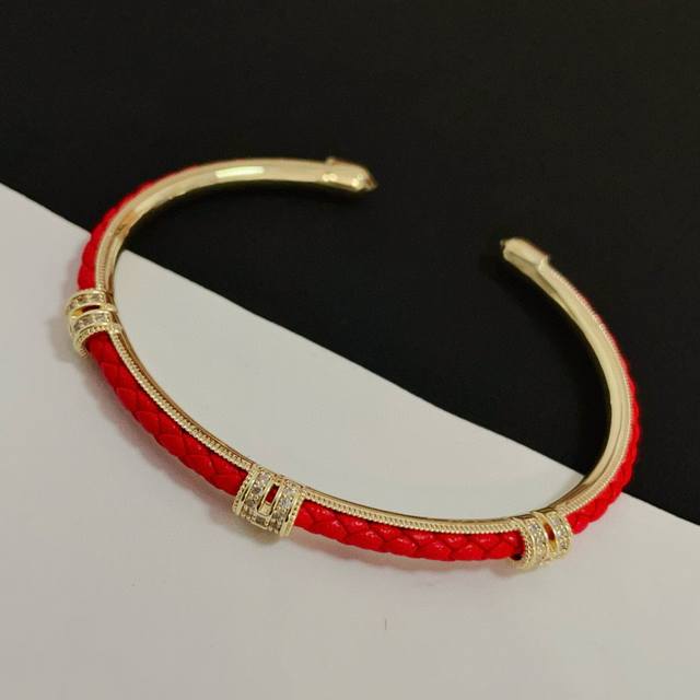 Orange Cartier Bamboo Bracelet, a viral hit on Douyin and Xiaohongshu, has been