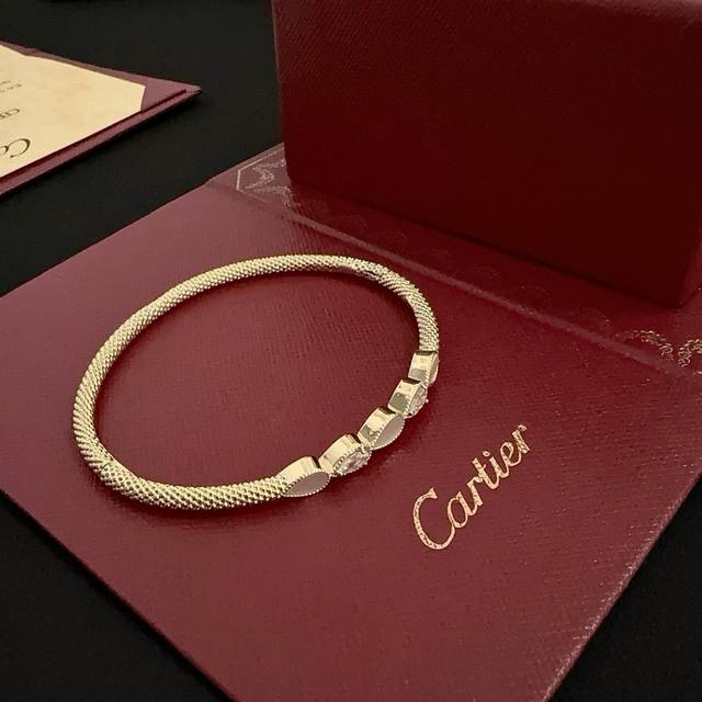 Cartier heart-shaped diamond bracelet, a high-end custom version. Diamond-set cr