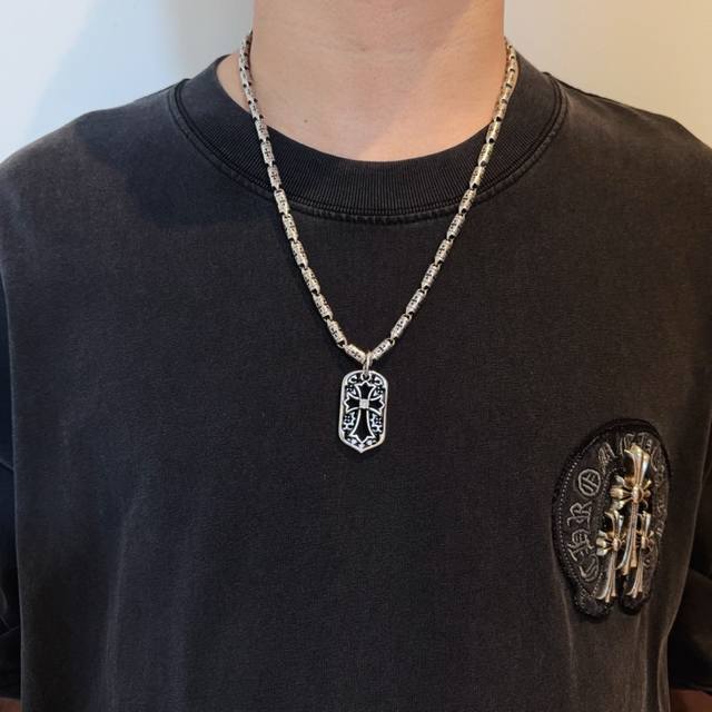 New counter-quality Chrome Hearts classic retro cross necklace, featuring a squa