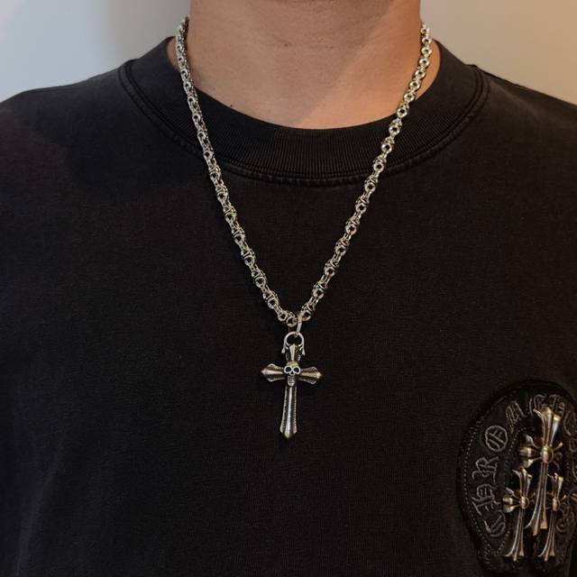 New counter-quality Chrome Hearts classic retro cross necklace, featuring a skul