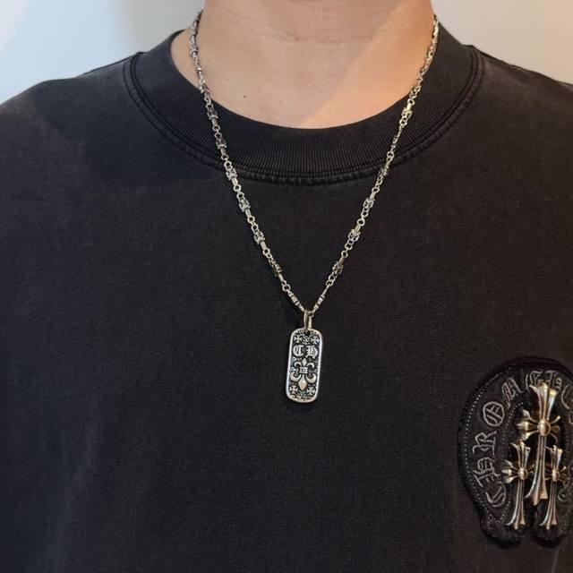 New counter-quality Chrome Hearts classic retro sword necklace, featuring a squa