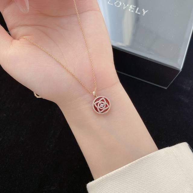 De Beers Lotus Series Diamond Necklace ~ Enchanted Lotus Series gives you infini