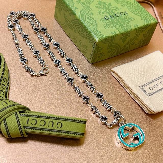 Gucci's latest necklace features a higher-end chain, a celebrity favorite. This