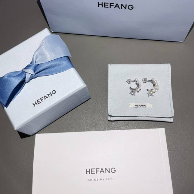We present the Hf White Moonlight Meteor Earrings, Z 1190! These ultra-gentle me