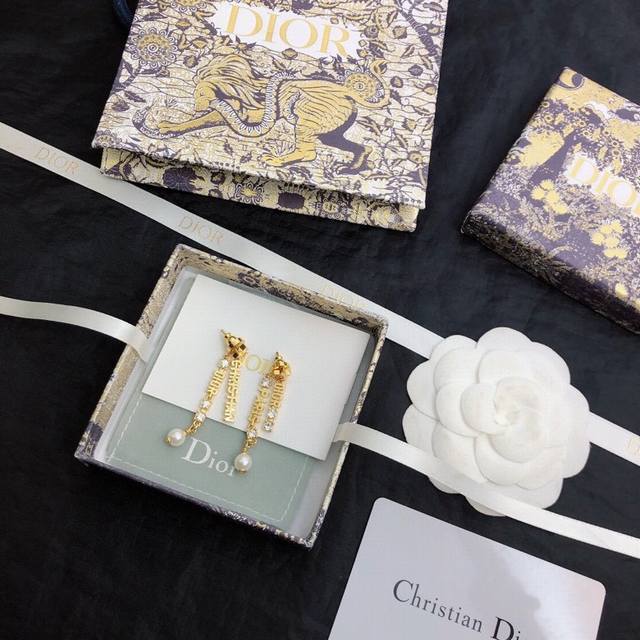 New original goods new Dior CD earrings counter consistent brass material super