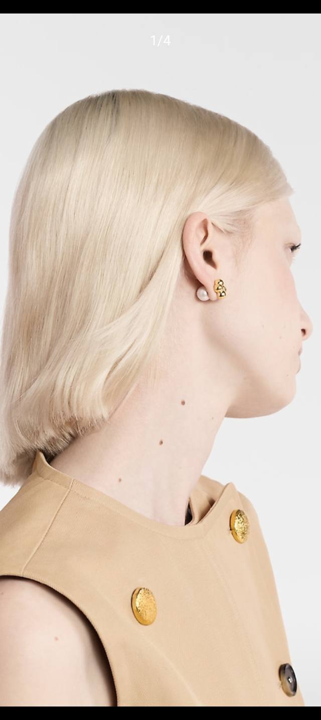 Donkey Lv reversible floral pearl Earygram earrings depict the delicate bloom of