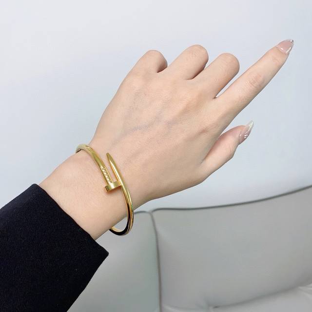 Cartier's official website has released a new, high-quality, thick, and popular