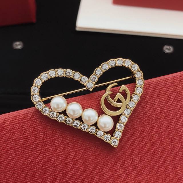 No. Gxz0026 Gucc*Latest model love brooch consistent with Z batch brass material