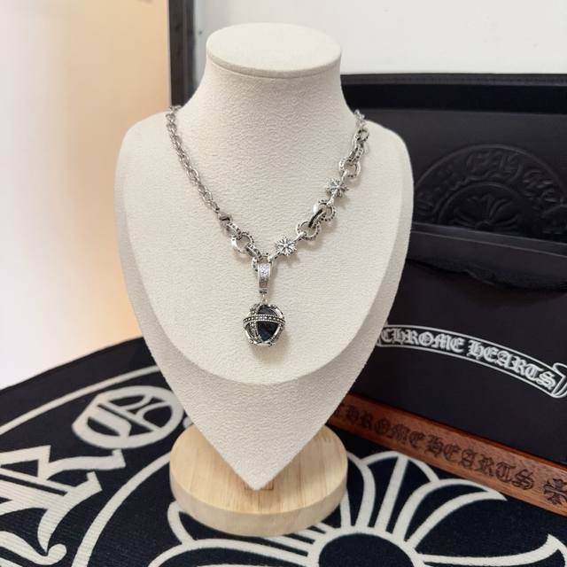 New, counter-quality Chrome Hearts cross planet necklace. The concave and convex