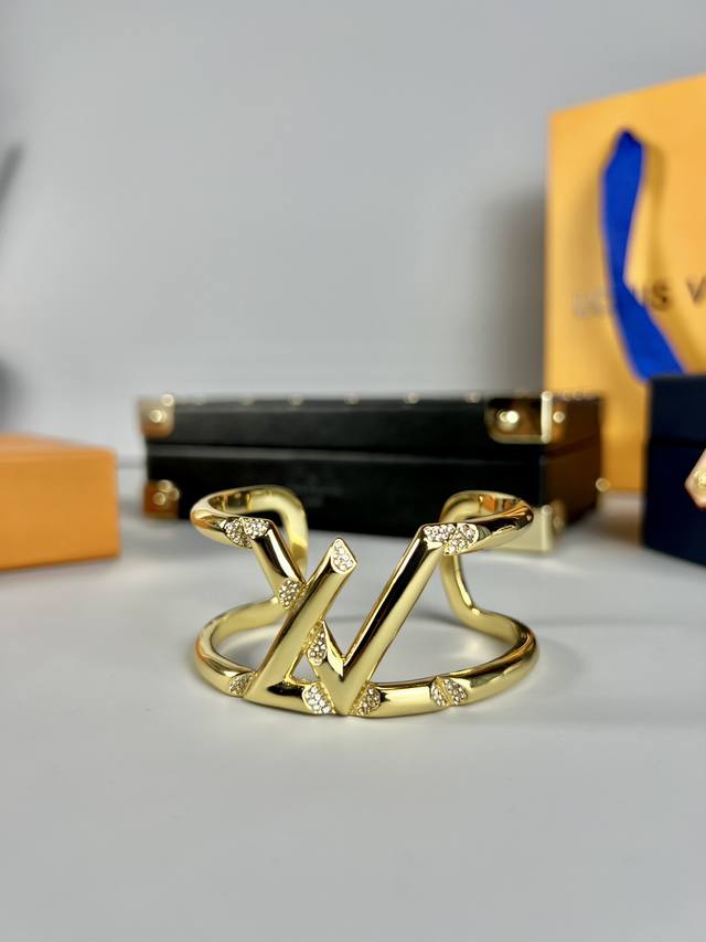 Lv bracelet, Lv Volt 18K bracelet with polished curves and sharp facets of pav