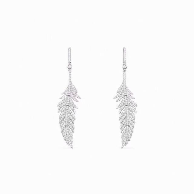 Batch A M Monaco lightweight feather crystal earrings! These feathers are full o