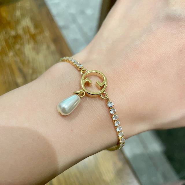 2025 new Gucci bracelet, in stock now, hot item, likely to be sold out soon. Ret