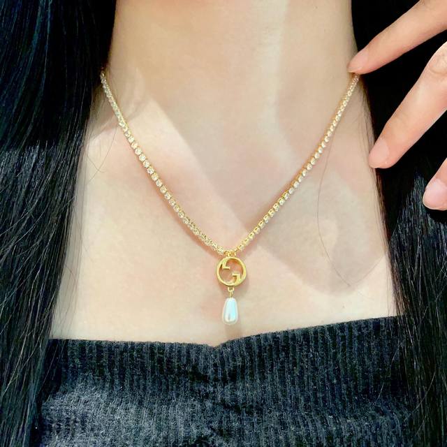 2025 new Gucci necklace, in stock now, hot item, sold out soon. Retro style, sty