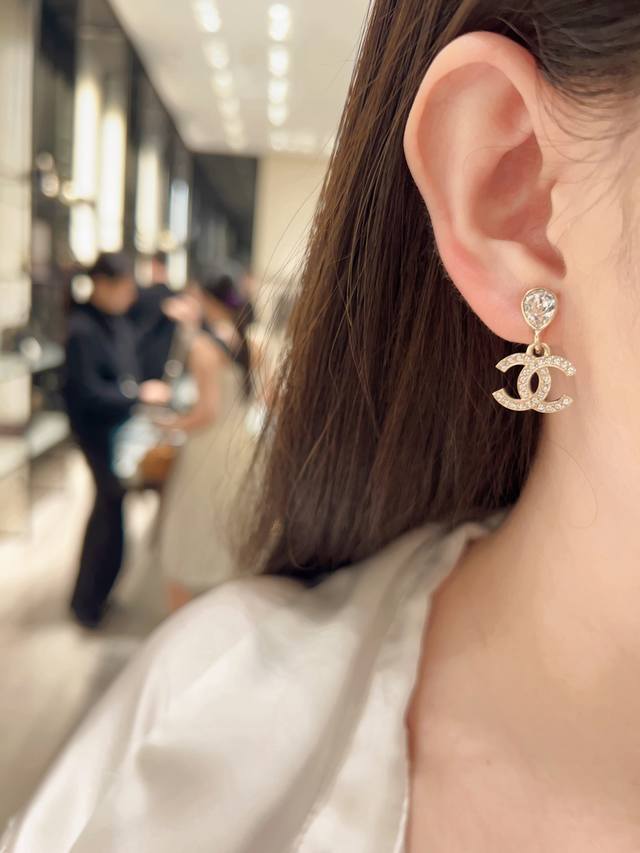 We offer stud earrings (Zp7150) and clip earrings (Zp7410). Please consult us fo