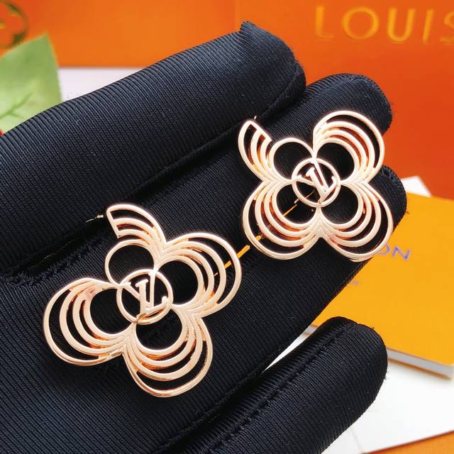 No. Led0347 Lv*Latest rose gold hollow plum blossom earrings consistent with Z b
