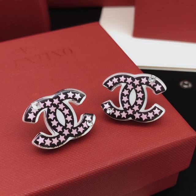 No. Xed0837 Ch*Nel latest acrylic star earrings consistent with the Z batch of b