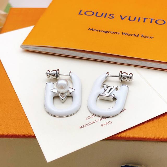 No. Led0364 Lv*Latest white ear hook consistent with Z batch brass material