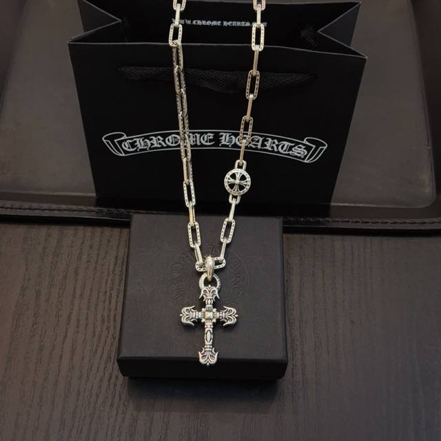 New counter-quality Chrome Hearts cross necklace and flame cross pendant. The co