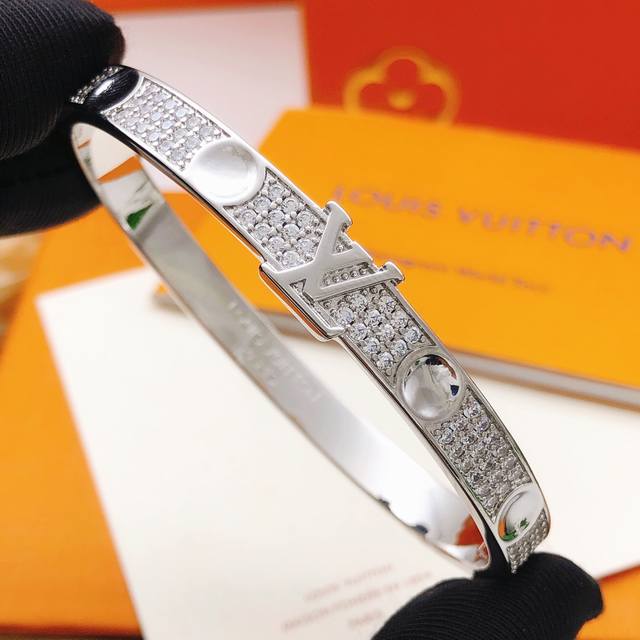 No. Lsz0028 Lv*Latest silver star bracelet consistent Z batch brass material