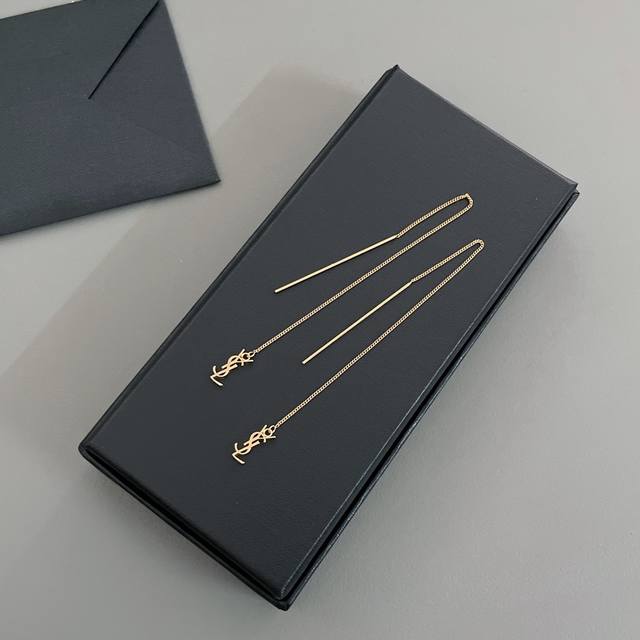 We're launching the Ys1 earrings, priced at 2900, in gold and silver! A classic,