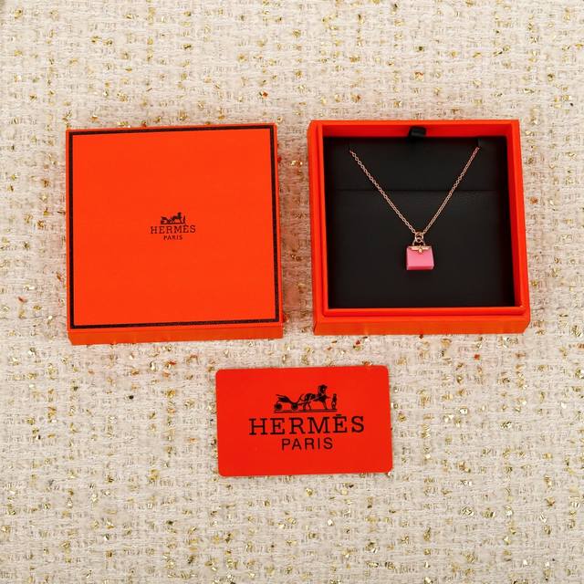 We offer a pink Cankang necklace, customizable with 18K real gold and diamonds.