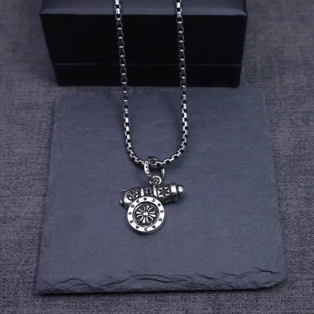2025 Dark Night Aurora Chrome Hearts Pearl Necklace: Gentle yet angular, luxurio
