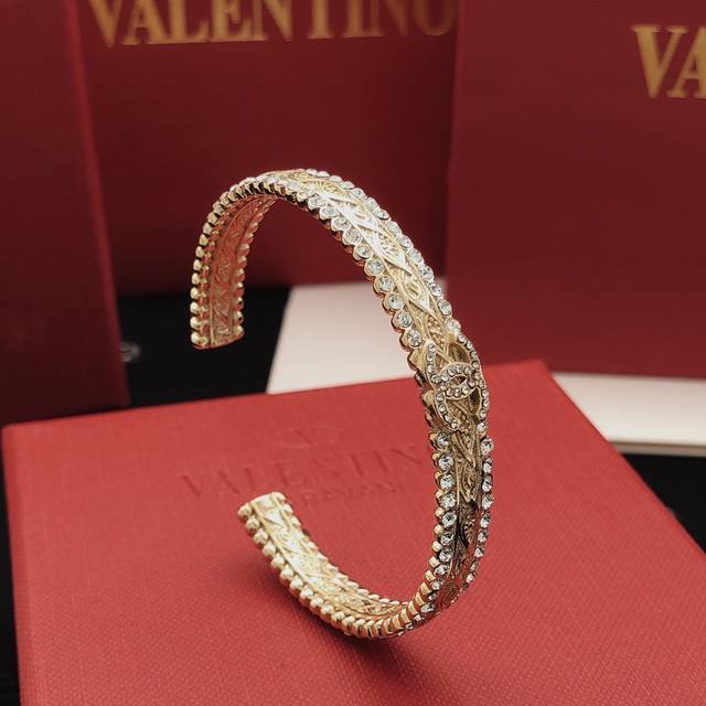 No. Xsz0050 Ch*Nel latest bracelet consistent with Z batch brass material