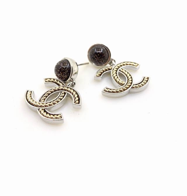Chanel latest black diamond two-tone Cc earrings consistent with the Z batch bra
