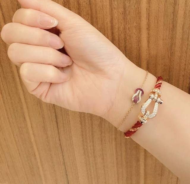 V gold material new product release Fred's eight-shaped buckle pink and white di