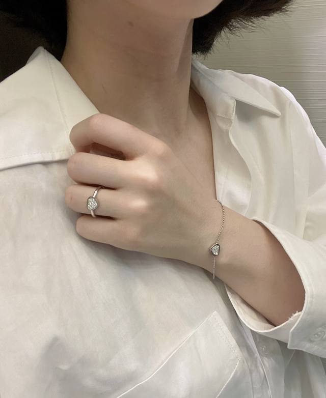 V gold. Chopard heart-shaped diamond bracelet, in stock! My love is hidden in my