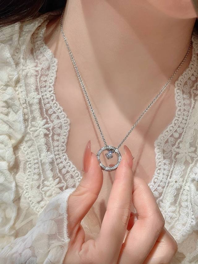 Made of V gold. This Chanel quilted diamond necklace, a bestseller, features shi