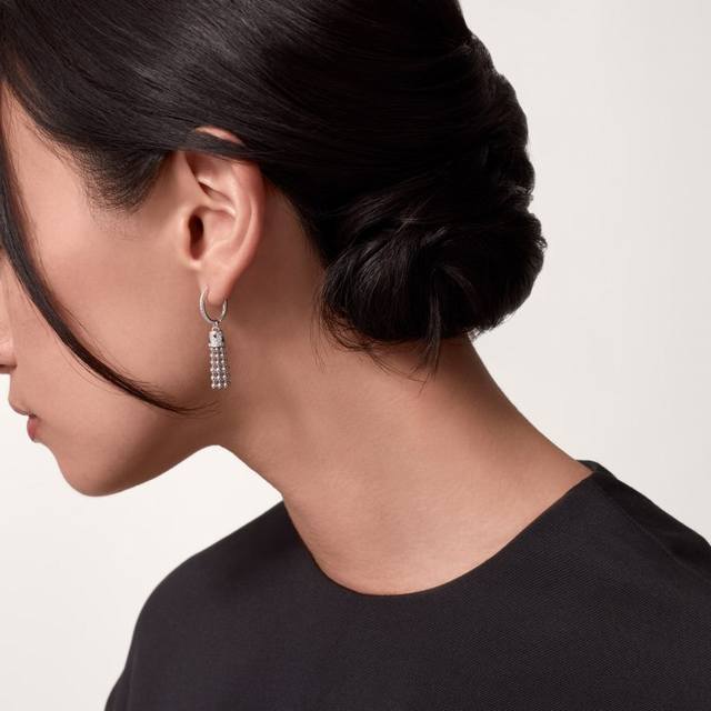 V gold Cartier tassel spotted earrings, super domineering. Each product is metic