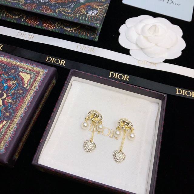 Dior earrings, Dior new Swarovski crystal diamond earrings, in stock and ready t