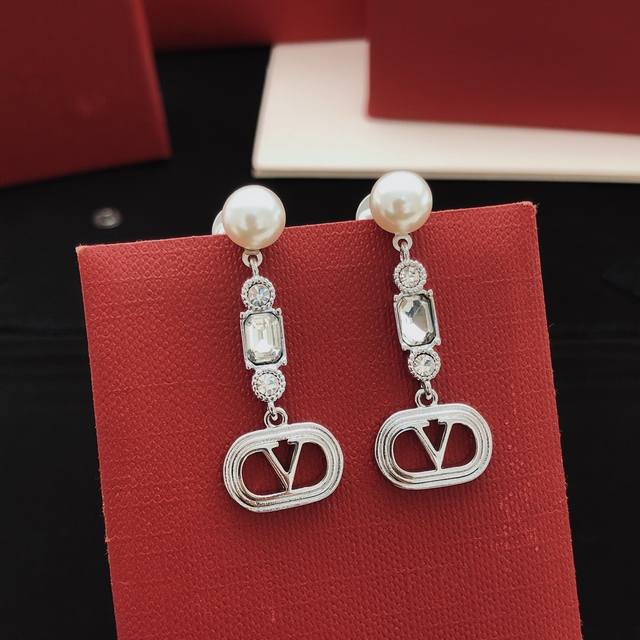 No. Ved0299 Valenti*O latest tassel earrings consistent with the Z batch of bras