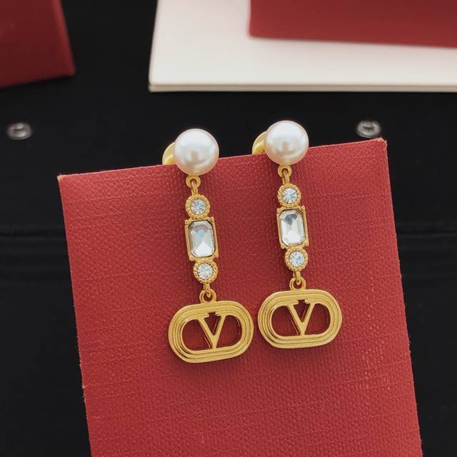 No. Ved0298 Valenti*O latest tassel earrings consistent with the Z batch of bras