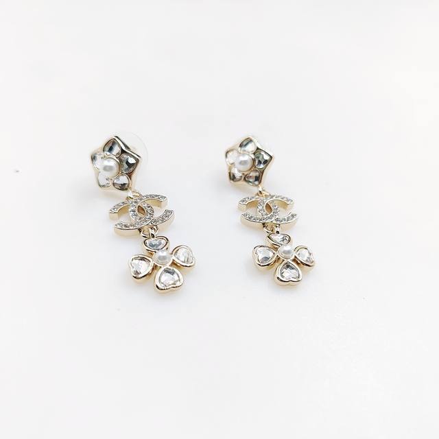 Chanel latest white diamond long earrings consistent with the Z batch brass mate