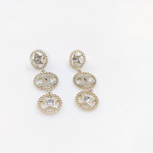 Chanel latest hollow round five-pointed star earrings consistent with the Z batc