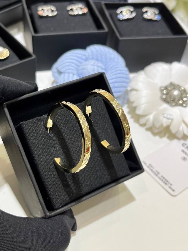 Today's New Classic Hoop Earrings: 25th Batch of New Gold Double C Diamond Patte