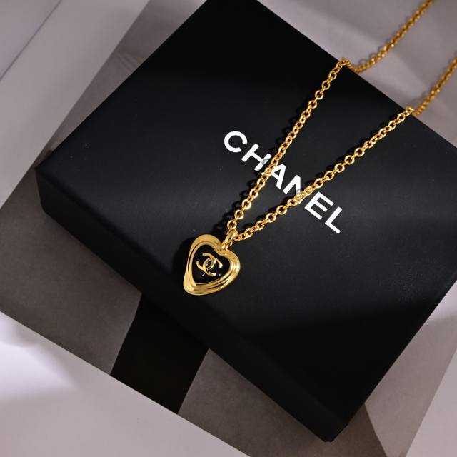 necklace earrings, Z batch version of Chanel earrings, elegant and generous, exq