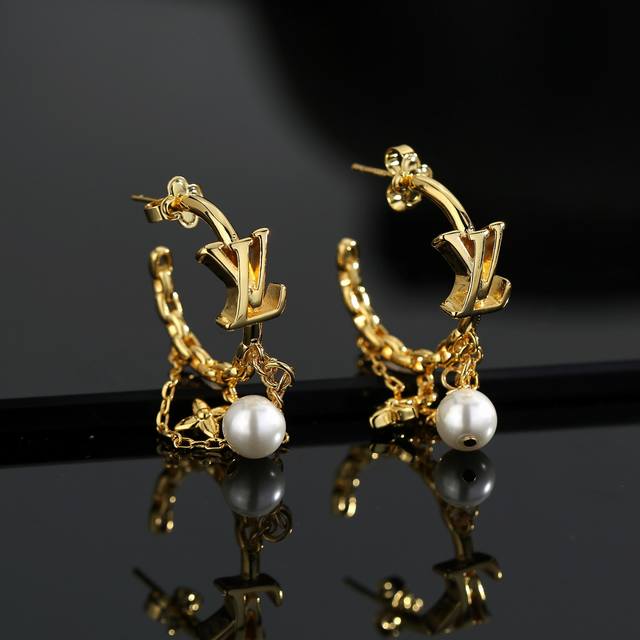 Seiko version of Louis Vuitton earrings upholds the exquisite craftsmanship, for